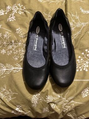 Dr. Scholl's Black Round-Toe Ballet Flats